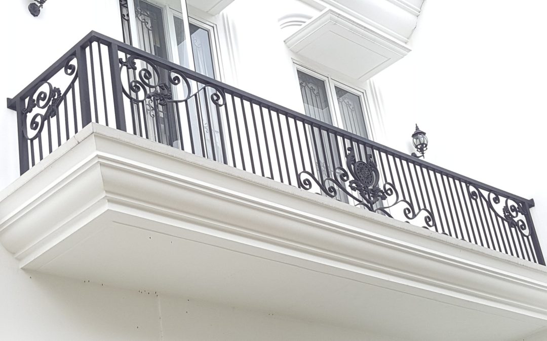 railing balkon besi minimalis