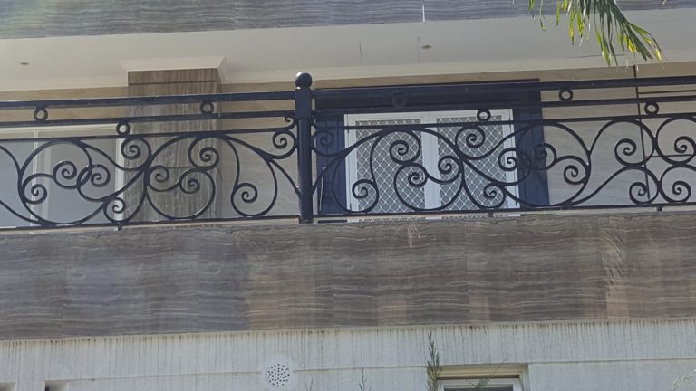 railing balkon besi minimalis