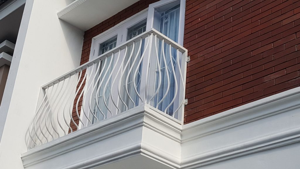 railing balkon minimalis